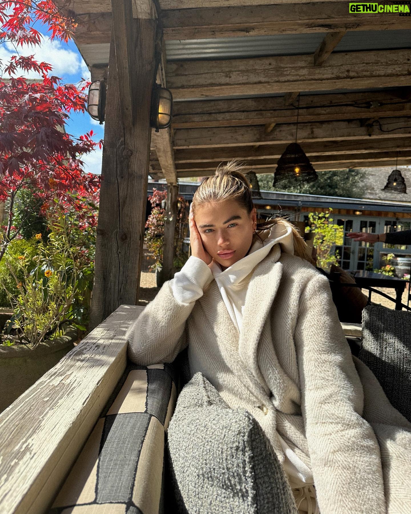 Arabella Chi Instagram - Days like these 🤍