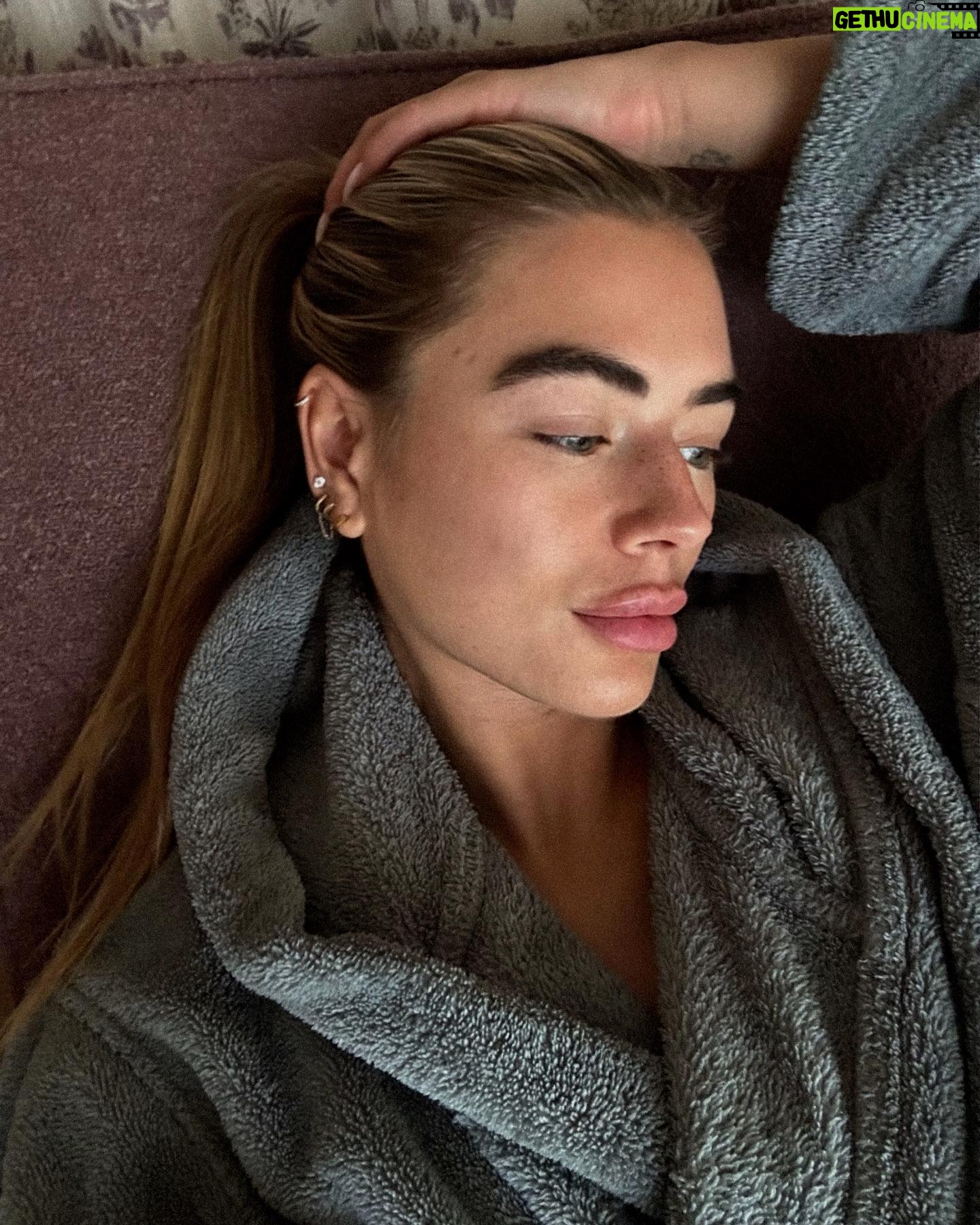 Arabella Chi Instagram - Days like these 🤍