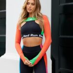 Arabella Chi Instagram – Fit check ✔️ 

Brightening up the weekend with the new neon safari collection from @redrun_activewear 💕

#whenfashionworksout #redrun #streetwear #activewear #SS24 ad