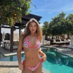 Arabella Chi Instagram – Tropical vibes >>> @superdry | ad