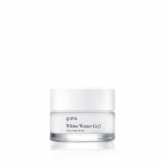 Araceli González Instagram – White water gel. 
Nuestra primer crema en gel de tratamiento para el contorno de ojos. 
4% de Niacinamida 
1% de ácido Hialuronico 
Estos ingredientes juntos hacen que sea una crema humectante e hidratante . Accionando sobre la flexibidad y mejorando la calidad de piel . Aclarando la zona y dando más elasticidad. Anti age.

Manzanilla y Aloe Vera: calma , descongestiona. Reduce ojeras hinchadas. Refrescante. 

Maravillosamente perfecta! 🤩 

@g.aracosmetics by @araceligonzalez67 

Araceliweb.com 
@dfsatlanticosurrg ( Rio Grande)
@dfsatlanticosurush ( Ushuaia)
@farmaciayoptica_curciohnos ( barracas) 
@dermoesteticok ( Neuquén)
@bloss.distribuidor ( Córdoba) 
@fischerdistribuidorasf ( Santa Fe y Paraná) 
@farmaciascristal ( Comodoro Rivadavia) 

Cada vez más cerca ! 🌸