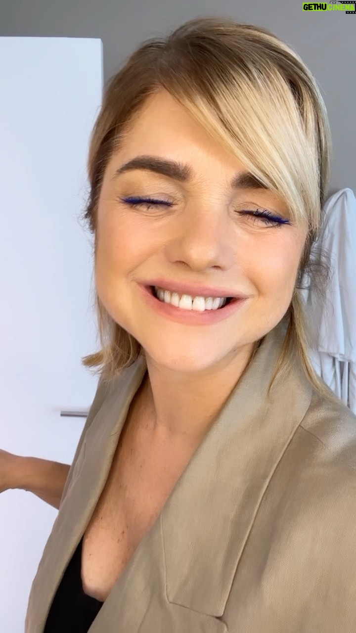 Araceli González Instagram - Te hice un montón de historias mostrando El Paso a paso de mi makeup de hoy! 👄. Probando mi nueva máscara de pestañas “Baby blue night “ la línea Stars de G.ara Cosmetics. Waterproof 💦Hipoalergénica 💦 Apta Vegana 🌱 Cruelty free 🐰Sin parabenos 🌱dermo test 🌱aceite de 🥥 y Vitamina E para cuidarlas ! La vas amar ! No grumos! No migra! @araceliweb by @g.aracosmetics PRE VENTA ! Reserva la tuya 💙 Araceliweb.com Entregamos a todo el Pais Showroom Delgado 1324, Belgrano Martes a sábados 10:30 hs a 19:00 hs Pedí tu cita ! O pasa a visitarnos 👄 #gara #garacosmetics #stars #mascaradepestañas #waterproof #hipoalergenico #lip #lips #lipstick #labial #custom #correctores #araceliweb #araceli #araceligonzalez