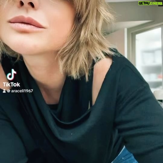 Araceli González - 17.6K Likes - Vamos para otro cambio! Más oscuro! 🤩. Vamos por más! Salimos del rubio intenso! Que amooooo! Chau rubio por un rato ! @juanu_ja
@eliasfleitass @cerininet @ceriniclaudio