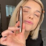 Araceli González Instagram - Cómo te amoooooo! Mi máscara de pestañas Lilia Stars “Plum night “ . Color ciruela! Waterproof 💦 Hipoalergénica!!!! Dermo test !!! Test ocular!! Dentro de sus ingredientes tiene aceite de coco para el cuidado de ellas! Colocarla con tiempo y dejarla secar antes de seguir con el makeup ! 😜 Tip: para esta mascara con pigmento colorado es que siempre la uses con tus ojos maquillados para no dar ninguna sensación de migración! Esfuma sombra alrededor de tus ojos sellando nuestros custom! Correctores con ácido Hialuronico. No oleoso. Finalice con nuestro Soicy Love 🌶️: gloss , no pegajoso con ácido Hialuronico, chili y mentol. Dando volumen a tus labios por hora y dejando un tono casi perfecto de natural! Lo vas amar @g.aracosmetics Mi marca que amo y cuido! Lo que hago es para mi y lo comparto con vos! Una explosión de alegría cada desarrollo y tener estos resultados ❤️. 24/7 para G.ara Donde nos encontras: Araceliweb.com ( tienda online) Llegamos a todo el Pais 🤩 Showroom: Delgado 1324, Belgrano. Necesitas cita ! 😍 Interior del país : @dfsatlanticosurush ( Ushuaia) @dfsatlanticosurrg ( Rio grande) @dermoesteticok ( Neuquén) @bloss.distribuidor ( córdoba capital y Villa Maria) Santa Fe Paraná Barracas ( Buenos Aires) Y tenemos la alegría de contarte que en días estaremos en Comodoro Rivadavia! Conquistando provincias ! Felices ! Vamos por mas 🌸 Cualquier consulta te respondemos en @araceliweb