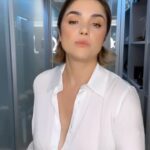 Araceli González Instagram - Hoy partimos a bs as! Lo que digo es real !!! 2 horas para llegar de Pilar a Puerto Madero! Feliz, me encontré con amigos 🤩. Acá un poco del Outfit del día! Todo queda grande !! Pero esos zapatos no pueden más! Además súper cómodos ! Buen miércoles bombonas ❤️. El makeup en mis historias 👄 @araceliweb @g.aracosmetics