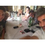 Araceli González Instagram - Ser mamá! En todos los focos que lo mires es anidar sin límite! Anidamos en nuestro vientre y ese mismo estado es siempre! Envuelve toda entrega amorosa . Gracias mamá por tu fortaleza y amor en cada detalle que compartí com vos! Extrañarte es de lo más doloroso pero recordarte es la mayor alegría! Mi mamá , mis hijos, chiqui, mis abuelas aportaron y construyeron mi vida! El nido, la certeza de tener red en los abrazos y escuchas! O simplemente las palabras que envuelven los silencios! Respeto, contención! Caminos infinitos que nada lo corta! Mi nido mamá! El nido de mis hijos! Eterno . Sabemos que a diario agradecemos tenerlas cercas y estar cerca pero hoy se decreta un día tan especial como es. SER MAMÁ y todo lo que eso abarca! Mamas del corazón, mamas construyendo vidas! Que siempre acompañe la lucidez y la entrega a quienes ocupan el rol de anidar! Eso es ser mamá ❤️