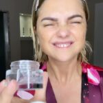 Araceli González Instagram – Mañana volvemos al showroom 💃🏻
Te esperamos ! 🤩👋
Delgado 1324, Belgrano. Bs as

Impulso refrescante. Nuestros productos de skin care para tu rutina diaria ! Cada vez más completo! 🤩

Pre venta : white water gel. Nuestro primer contorno de ojos . Maravilloso, descongestivo, calmante, humectante e hidratante . Aclarando la zona con el uso diario! 
Niacinamida   ácido Hialuronico   manzanilla   aloe 

Todo esto hace que sea impecable ! Lo amaras 💦

Cualquier consulta en @araceliweb se parte de nuestra comunidad 🙌🏻

Ya somos muchos que lo usamos y amamos comunicar cuidado! Quererse es muy #araceliweb 

@g.aracosmetics by @araceligonzalez67 

#gara #garaskincare #skincare #skin #rutina #rutinafacil #hidratacion #humectacion #araceli #araceligonzalez #acidohialurônico #aloevera #manzanilla #acidohialurónico #niacinamida #tiendaonline #showroom