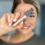 Araceli González Instagram – Segunda parte! Makeup! 
Custom 
Correctores para hacer tu base a tu medida . Luminosa y flexible. Radiante . 🌸 @g.aracosmetics by @araceliweb @araceligonzalez67 

Araceliweb.com 
WhatsApp 
1166167777