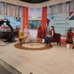 Araceli González Instagram - Ayer en @holatv . Maravilloso lugar, hermosa energía. Gracias Maia por el recibimiento. Gracias @natashacheijtv por la calidez. Hair&Makeup @lolaestermakeuphair @cubamboystylist . Los amoooo Style @tvtrendy quién sabe cómo hacerlo de años. Eligiendo de nuestros diseñadores lo mejor para mi! Te quiero ❤️ @menage_a_trois_boutique @cartagenabysf Labial velvet con ácido Hialuronico: Sand. @g.aracosmetics @araceliweb Miami , 2023