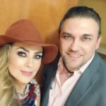 Aracely Arámbula Instagram – FELIZ CUMPLEAÑOS 🎂🎊🎈🍾🫶✨ a mi hermano y compañero de vida ✨🙏✨ mi mayor deseo es que este día sea un día Alegre lleno de sonrisas y recuerdes con todo el AMOR 🫶 TODO  lo hermoso y maravilloso que nos han dado nuestros viejitos AMADOS ✨🙏✨ y como ellos quieren que sigamos llenándonos de risas y carcajadas como solo tu sabes hacernos reír 😅✌️😂😅 ahora nos toca seguir sonriendo y apreciando lo mejor de la Vida por nuestros chicos que amamos tanto!!! Gracias por ser el mejor compañero para mí y para Isela el mejor hermano, hijo papa y guía para mis hijos y el mejor Dr que tiene ? ✨😅✌️🎂🎊🍾😘 como decía nuestra Coco amada ✨🫶✨🎂🎊 COMO VES LEONARDO ?… SIEMPRE BIEN Y COMO QUERÍA ELLA ✨🫶✨🎂🎊 sin llorar ✨ ay te escribo y lloro 🥲pero prometo ayudar al corazón a que esto en lugar  de tristeza siempre sea un gran AGRADECIMIENTO POR TANTO ✨🙏✨🫶 y hoy es un día más que especial GRACIAS POR EXISTIR TE QUIERO MUCHO !!!!!! ✨🙏✨🫶✨✨✨ siempre de la mano de DIOS 🙏✨✨✨TE AMAMOS !!!!! @drleoarambulaoficial