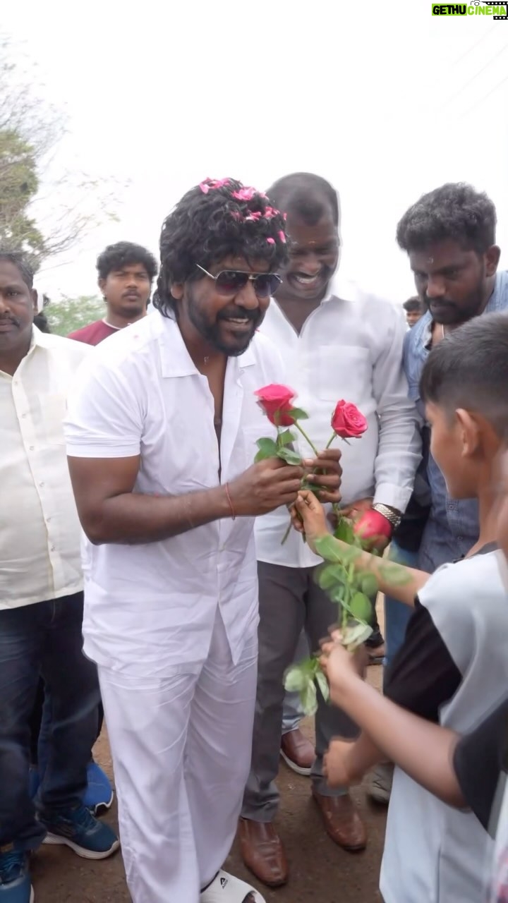 Aranthangi Nisha Instagram - Hi friends and fans, I handed over the 6th Tractor Through Aranthangi Nisha to pandi family from Pudukkottai district with all your blessings and support. #Maatram #serviceisgod