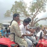 Aranthangi Nisha Instagram - என் சொந்த மண்ணான அறந்தாங்கியில் அமைந்துள்ள கல்லனேந்தல் மற்றும் அதன் சுற்றியுள்ள பகுதியில் ஐந்து ஊர் பொது மக்களுக்கும் பயன்படுத்தும் விதமாக விவசாயிகளின் நம்பிக்கையாக கருதப்படும் டிராக்டர்(tractor)- யை எனது ஏற்பாட்டில், அன்பு அண்ணன் திரு. ராகவா லாரன்ஸ் அவர்கள் சிறப்பு விருந்தினராக கலந்தகொள்ள மக்களின் பயன்பாட்டிற்கு வழங்கினோம்.! மேலும் எங்களுக்கு அன்பும் ஆதரவும் தந்த கல்லனேந்தல், அறந்தாங்கி பகுதி மக்களுக்கும் என்னோடு உடன் நின்ற என் உயிர் நன்பர்கள்களுக்கும் எனது நன்றிகளை தெரிவித்துக் கொள்கிறேன்.! எங்களுடைய பணி தொடர்ந்து நடைபெற வாழ்த்து கூறிய அத்தனை பேருக்கும் நன்றி, எளிமையோடு பழகி என்னை தங்கையாகவே பாவித்த அண்ணன் லாரன்ஸ் அவர்களுக்கு நன்றி....