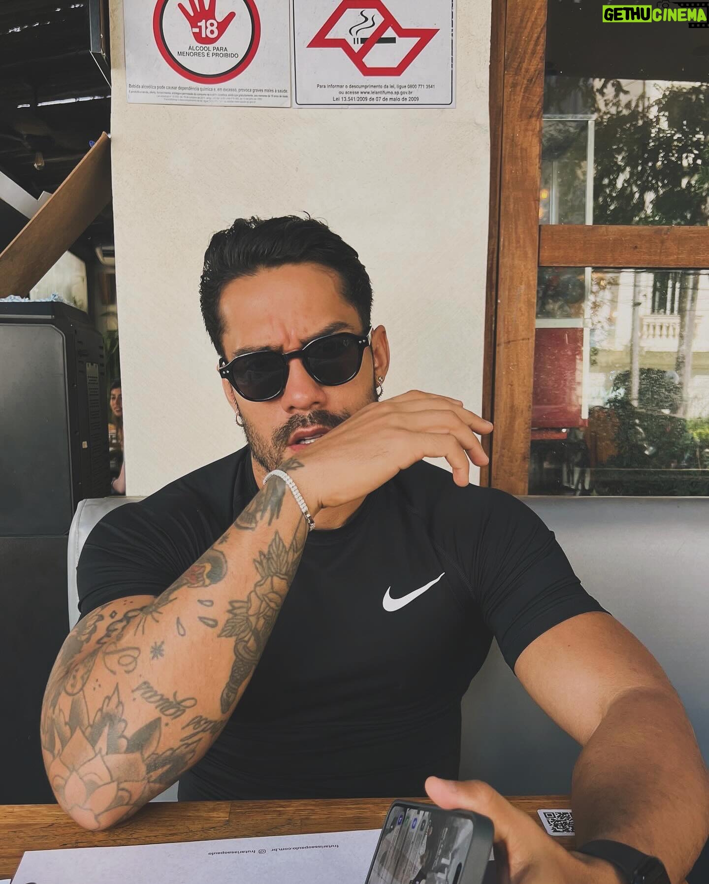 Arcrebiano Araújo Instagram - vamos começar bem essa semana? 👇🏼