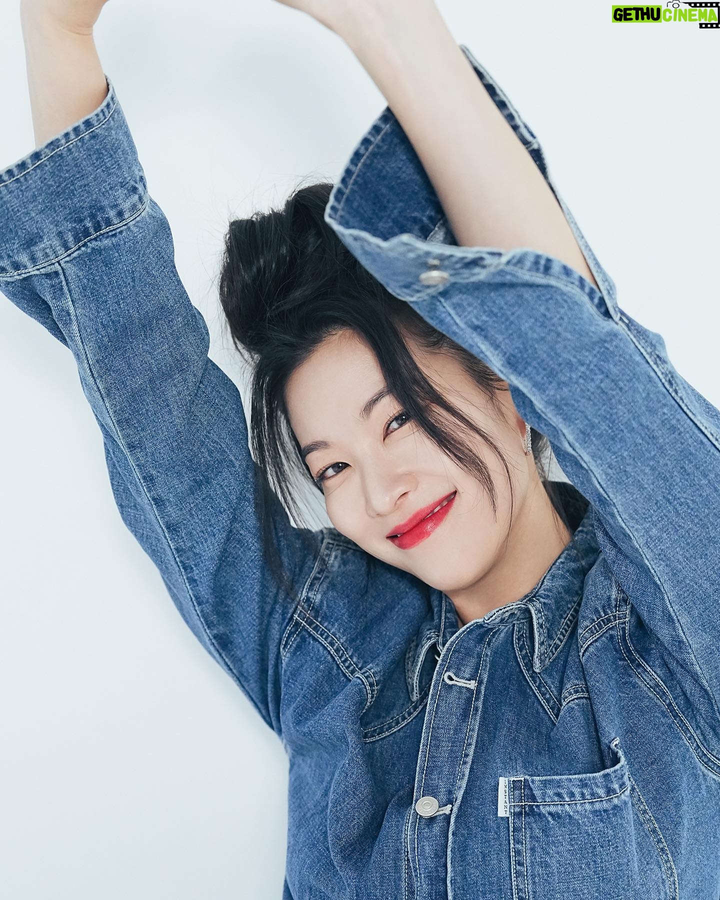 Arden Cho Instagram - Kiss me 💋 Photo @gayeongkeem Make up @jieuns_makeup Stylist @stylist_lhr 