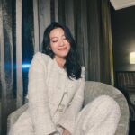 Arden Cho Instagram - 무슨 생각을 하고 있을까요? ㅎㅎ what am I thinking? Best answer gets pinned ^^