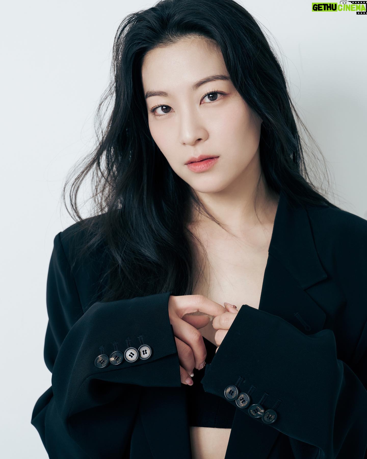 Arden Cho Instagram - 🖤 기다리고 있다… only time will tell, am I right?