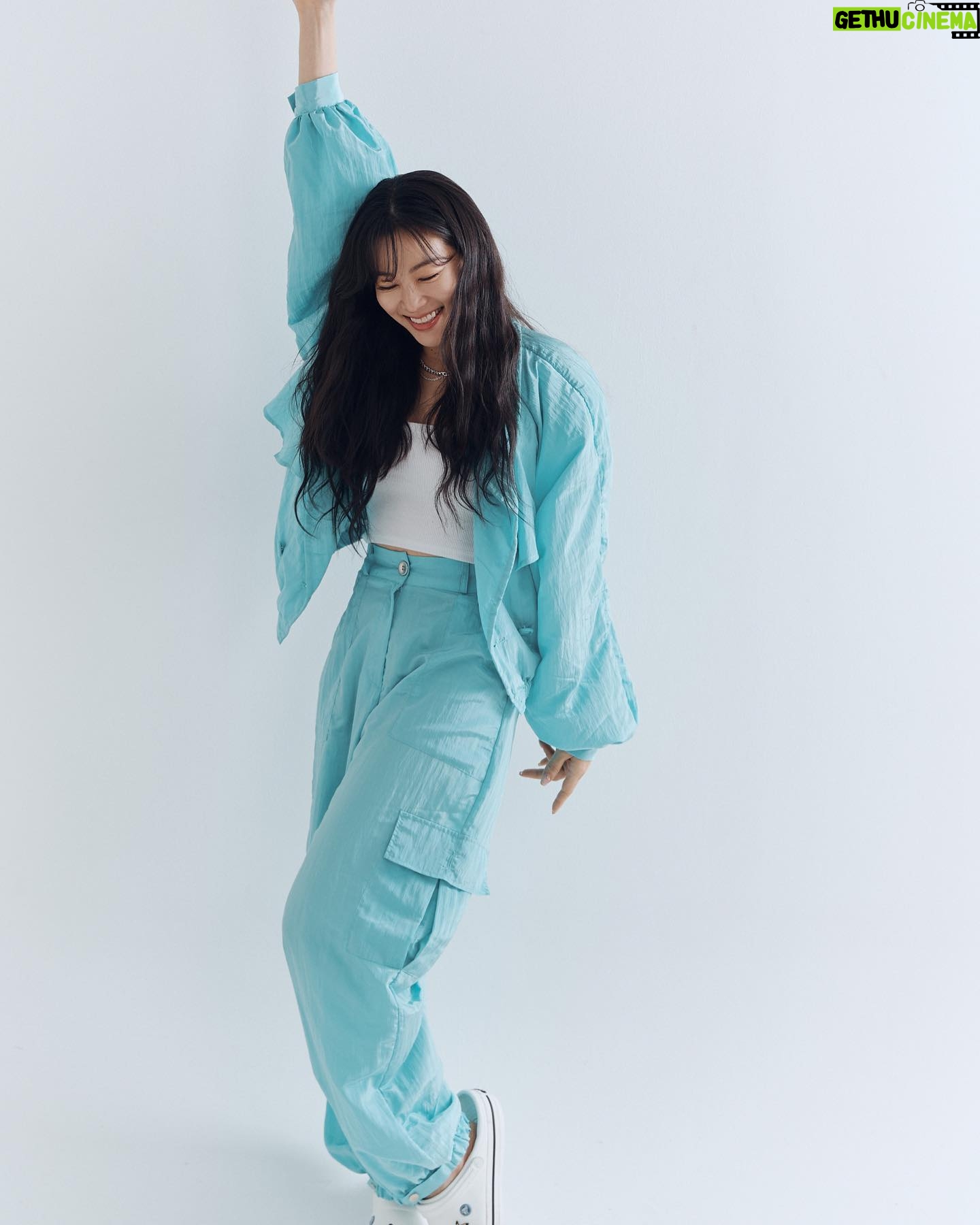 Arden Cho Instagram - Current mood.. 요즘 기분 🤗 Happy Saturday my loves! Photographer 조승현 @calm__lake Makeup 허재인 @makeup_jaein Hair 이호진 @h_oji_n Stylist 도레미 @doremi_90 