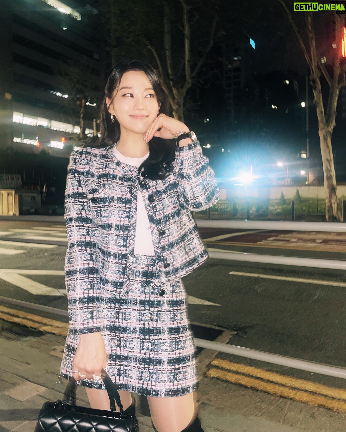 Arden Cho Instagram - 벌써 한 달이 지났네…너무 좋은 시간 보내고 있어서 사진도 못 찍었는데 last night @stefaniemichova snapped a few hehe ♥️🇰🇷 swipe to the end to see my fav…