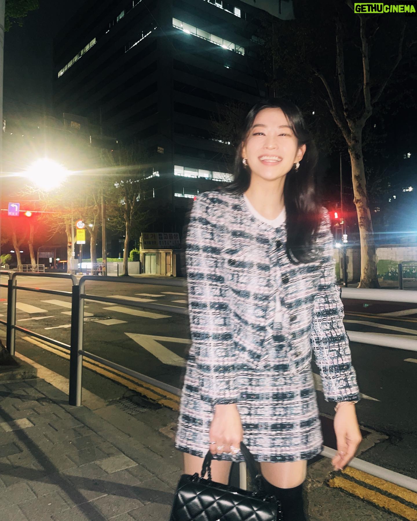Arden Cho Instagram - 벌써 한 달이 지났네…너무 좋은 시간 보내고 있어서 사진도 못 찍었는데 last night @stefaniemichova snapped a few hehe ♥️🇰🇷 swipe to the end to see my fav…