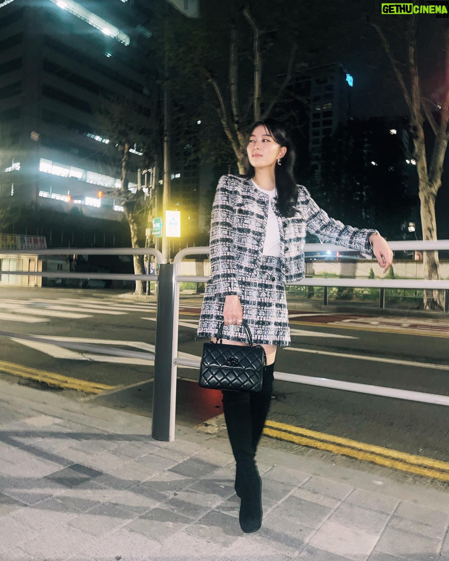 Arden Cho Instagram - 벌써 한 달이 지났네…너무 좋은 시간 보내고 있어서 사진도 못 찍었는데 last night @stefaniemichova snapped a few hehe ♥️🇰🇷 swipe to the end to see my fav…