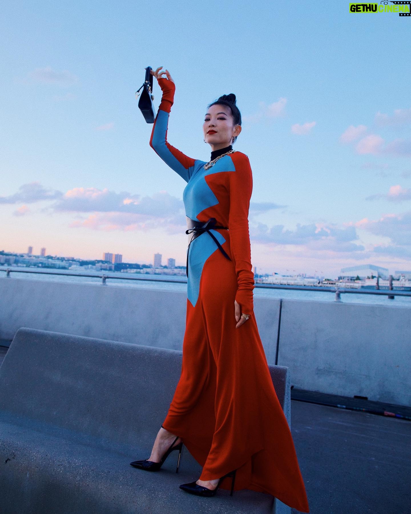 Arden Cho Instagram - First show at the pier last night! Loved it all @toryburch ❤️ thanks to my girl @its.bellatan for making me hop up on the bench for this shot!🗽hehehe