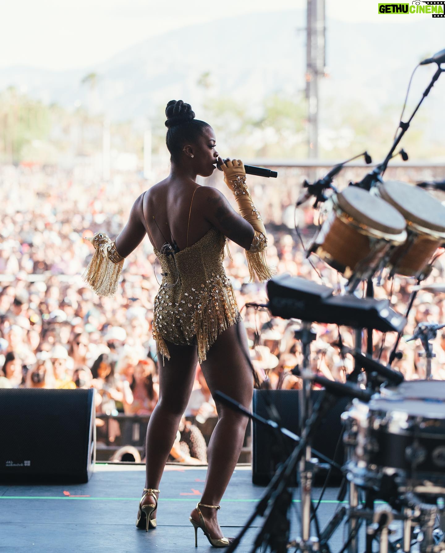 Ari Lennox Instagram - everybody loves the sunshine