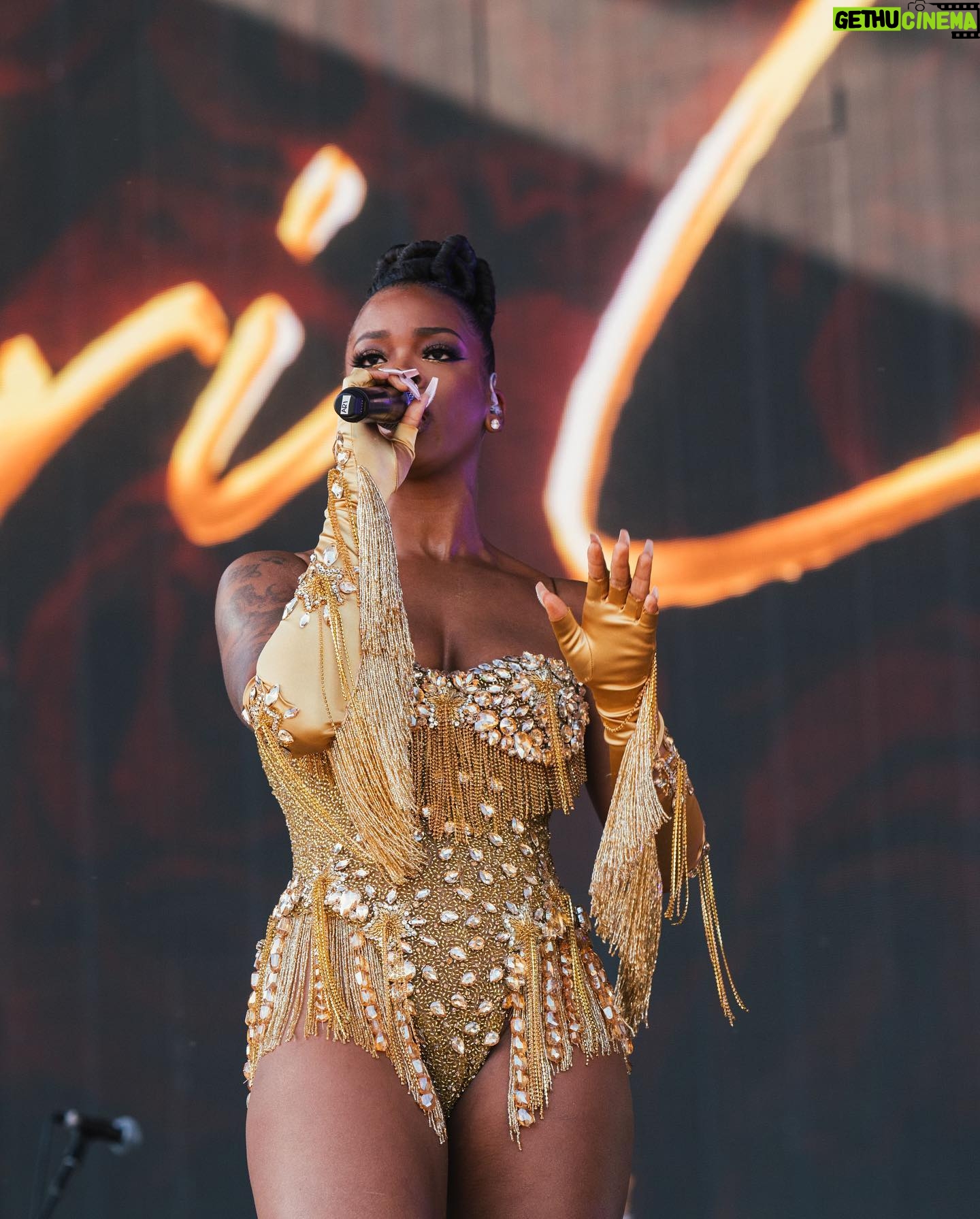 Ari Lennox Instagram - everybody loves the sunshine