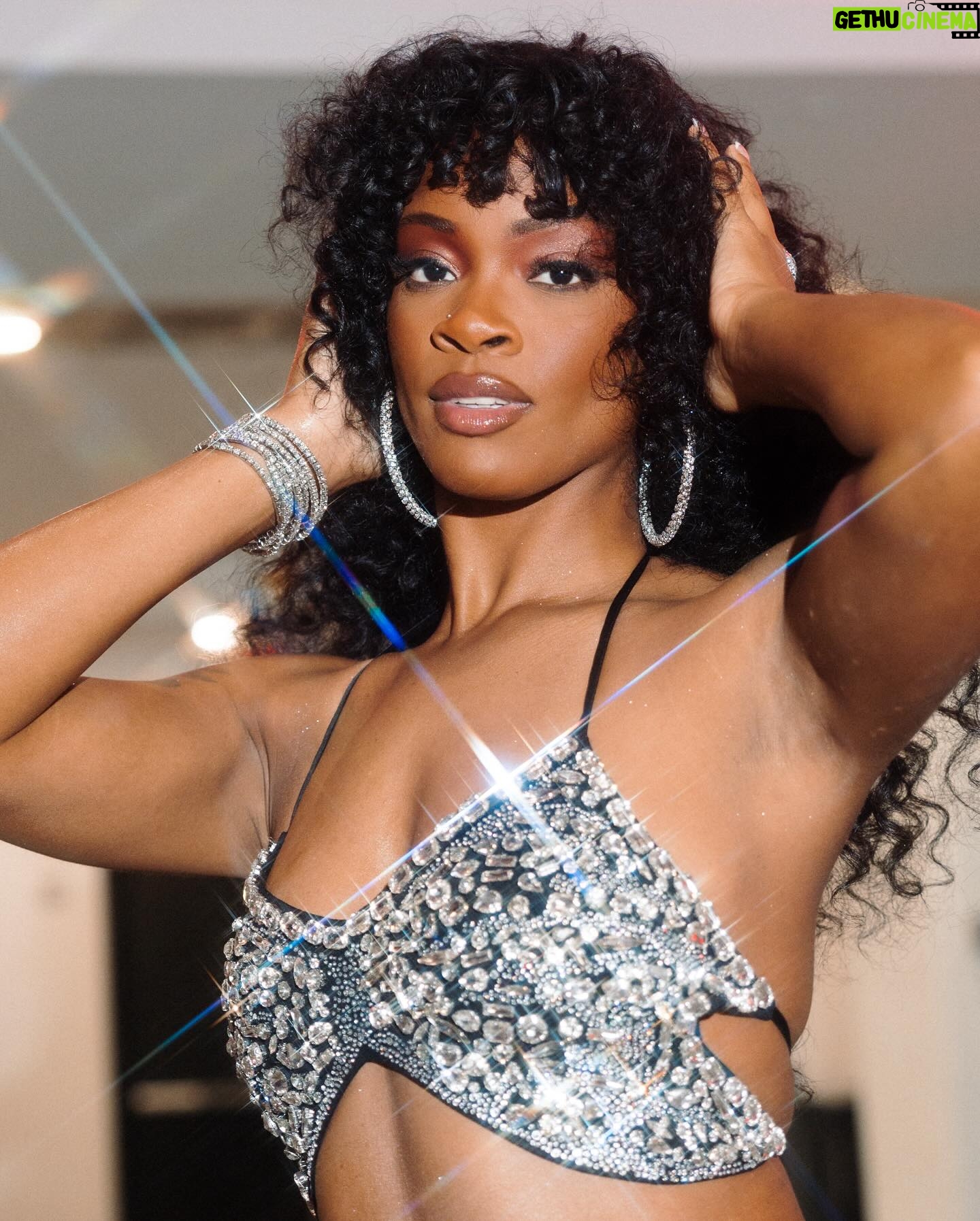 Ari Lennox Instagram - I’m one year sober from alcohol today ❤️ I love you all.