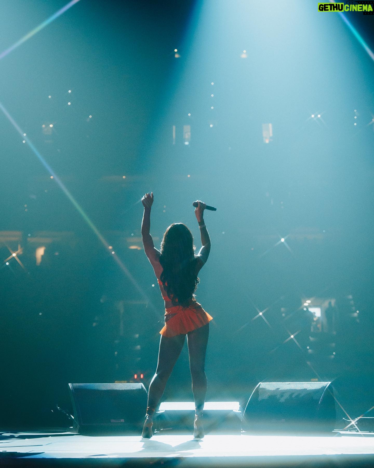 Ari Lennox Instagram - Slow down for me š«¦a you moving too fast ā¤ļøāš„ my fingers keep slippin, Iām tryna grip that š
