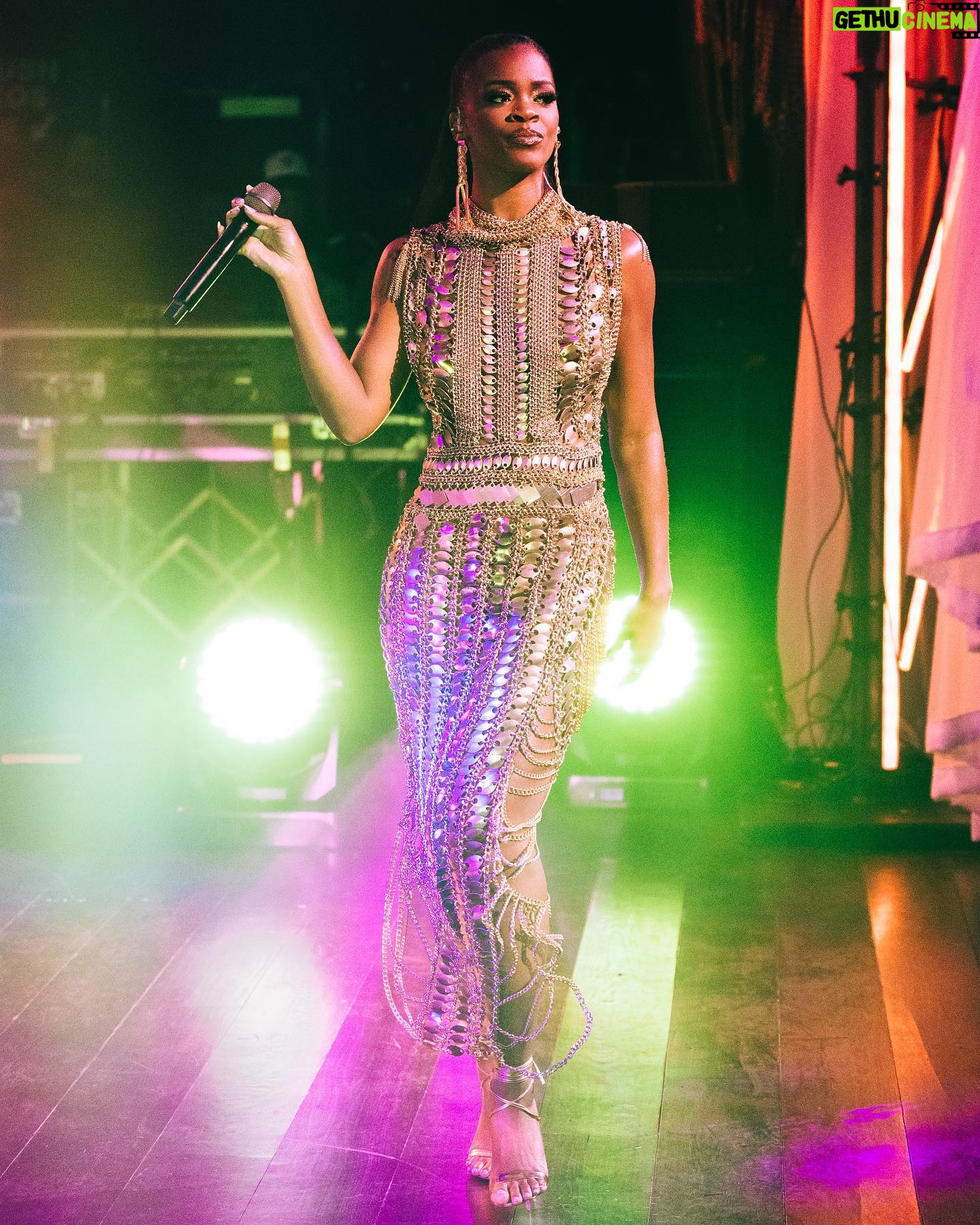 Ari Lennox Instagram - One of the best shows of my life. My team is the avengers. Vegas I love you π€π«ΆπΎβ€οΈβπ₯