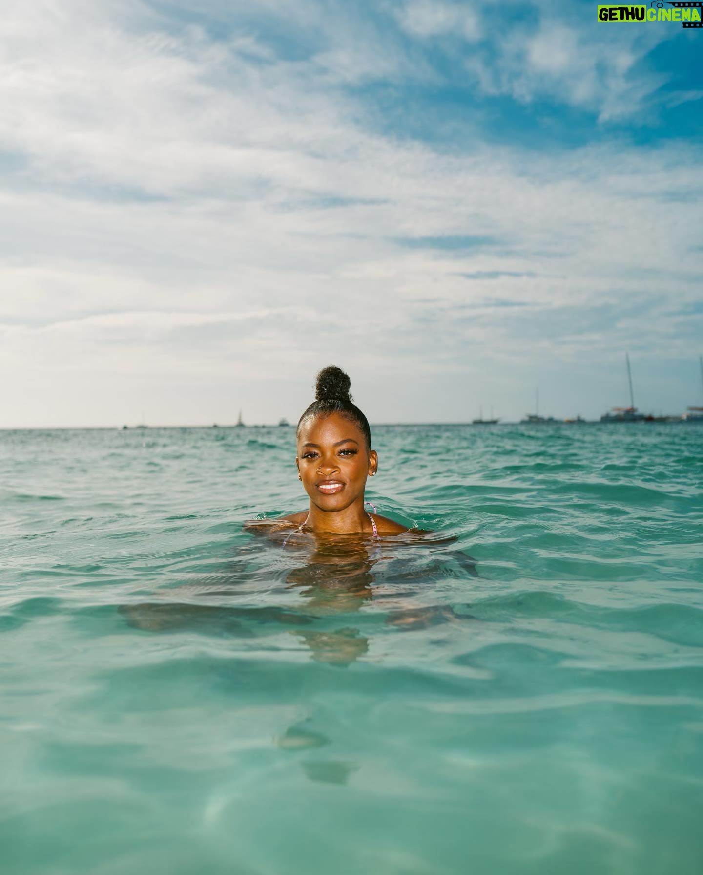 Ari Lennox - 303.6K Likes - Afro Blue