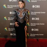 Ariana DeBose Instagram - The @kennedycenter Honors is so special to me. Twas a joy to attend and perform as a new group of incredible artists received the highest artistic honor in the US. Sir @officialbarrygibb, your music has had such a profound impact on me and has kept me dancing even in the darkest of times. Thank you sir for your passion and artistry. Congratulations🙌🏾🤍✨ Also I finally got to perform with the gorgeous @misschloeflower ♥️♥️ The show will air tomorrow, Dec 27th at 8pm ET on @cbstv 🤍