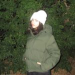 Ariana Greenblatt Instagram - my go to for the rare chilly days in LA 🤎🌲🩰 @aritzia #aritziapartner #thesuperpuff
