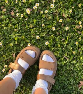Ariana Greenblatt Instagram - got my @ugg in every color and every style, a forever favorite 🤍 #UGGPartner