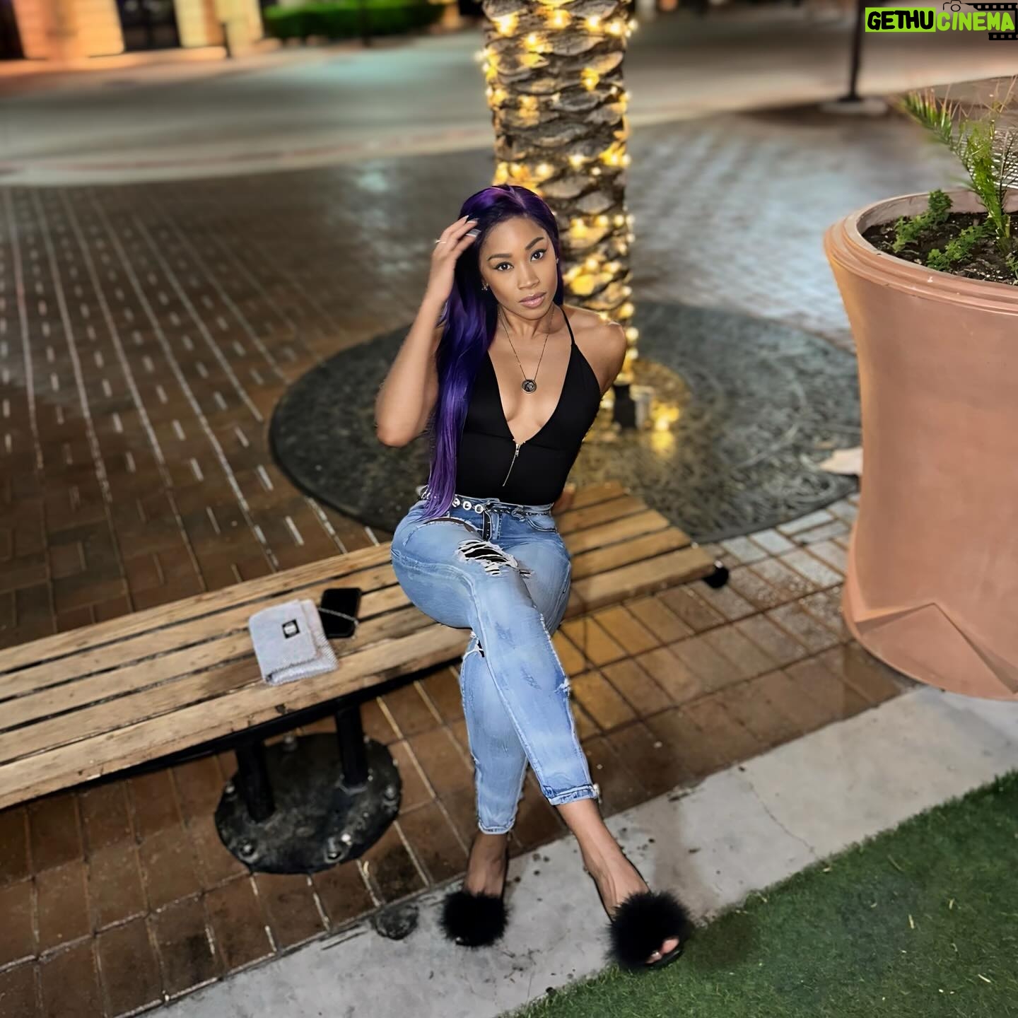 Ariane Nicole Andrew - 3 Likes - When you step out all glammed up, feeling like a million bucks, ready to paint the town purple but then you raise your hand and think, “You know what, maybe a cozy night continuing reading your book collection is more the vibe.” 🤷🏽♀️