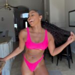 Ariane Nicole Andrew Instagram - This is sweater weather in Arizona 🌵🏜️ P.S. Now that I have your attention… I decided to create a 30 day challenge but I a firm believer of testing things and committing to it 1st before sharing or even putting it on my fitness app @doubleaacademy but f-it let me share because part of the process of creating is being vulnerable and open so you can figure out what works and what doesn’t. I am on Day 8 of 30 30 days of: 💫5 min meditation right when waking up 💫 Every day do my journal 💫 5-6 workouts a week and must include 20 min of cardio after every workout 💫 No alky 💫No diet just moderation 💫 Read 10-15 pages of a book! Currently reading Setting An Intention Once this complete I want to implement into my fitness app @doubleaacademy and would love to any hear ideas you beautiful humans would like me to potentially implement