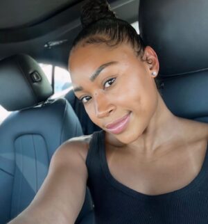 Ariane Nicole Andrew Instagram - IG vs. REALITY 

Reality check: not all skin is always smooth and glowing, but IG filters and edits can make it seem that way. 

Thanks to @skinfidenceaz for the real-life glow up with my facial yesterday 💫

Real beauty shines both online and off and remember that social media paints a picture that is not always authentic