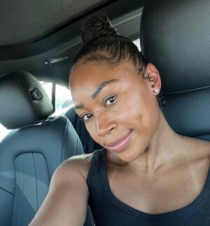 Ariane Nicole Andrew Instagram - IG vs. REALITY 

Reality check: not all skin is always smooth and glowing, but IG filters and edits can make it seem that way. 

Thanks to @skinfidenceaz for the real-life glow up with my facial yesterday 💫

Real beauty shines both online and off and remember that social media paints a picture that is not always authentic