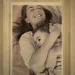 Arianna Huffington Instagram - So deeply grateful for all the incredibly kind and thoughtful messages I’ve received over the past week as I’ve been rehabbing my broken shoulder and fractured knee. During this time of recovery, I’ve been practicing my Microsteps and wanted to share some of the tips and wisdom I’ve gotten from so many of you. I’ve fallen in love with healing foods like chicken feet soup, anti-inflammatory freshly grated ginger tea, turmeric shots, and fresh puréed soup from leafy greens, broccoli, cauliflower and spices (recipe thanks to @monavand). And of course, my favorite avgolemono (Greek chicken lemon soup). I’ve played with different colors of Play-Doh (for muscle stimulation), applied CVS ice packs, tried new tech gadgets like Erchonia lasers, Celluma LED light therapy (thank you, @chefserenapoon!), Biomat and DJO OL1000 for bone growth stimulation, and used some tried and true basics like essential oils. I’ve been finding joy in smelling the fresh roses from my grandson, looking at favorite photos of my daughters and watching my personal @thrive Reset to breathe mindfully and remember all that I’m grateful for. Of course, I’m meditating and reading, reading, reading. Right now I’m in the middle of “Healing Spaces,” by @dresternberg (thank you, @brianlevin!). And I’m building a whole new wardrobe fit for a broken shoulder — shirts from ReboundWear (thank you for the rec, @deanbaccarelli!), and capes and more capes. Last but not least, I’ve been remembering to be patient with myself and enjoying the progress I’m making daily (even when it’s small or not even apparent!). And so I’m including here a quote that was sent to me by @drlaurenhodges that applies to life with or without a broken shoulder.