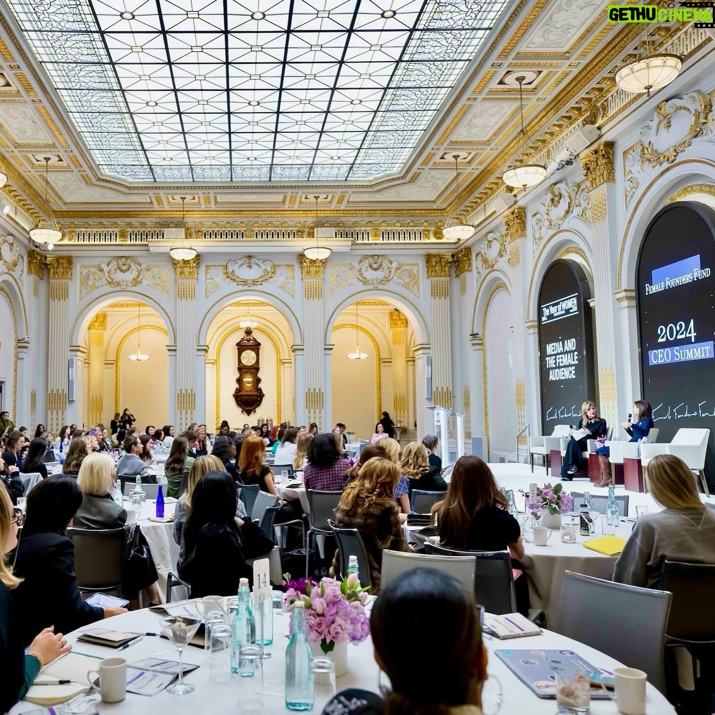 Arianna Huffington Instagram - Loved my conversation with Wall Street Journal editor-in-chief @emma_tucker2 at the @femalefoundersfund CEO Summit at the New York Stock Exchange. Emma’s advice for female founders and leaders? “Trust your boots,” which she explained is a “stand-in for your instinct or your plan”: “Put your boots on. Lean into them, and they’ll get you to the next hurdle.” Emma is the first female editor-in-chief of the @WSJ, and she stressed the importance of taking risks and being fearless, which doesn’t mean not having fears but simply not letting our fears stop us! Some other highlights from the day… Giving out gifts of a few of my books and our signature @Thrive “Onward, Upward, Inward” sweater in the greenroom. Ending my time at @NYSE doing an interview with @carohydetv for @Bloomberg TV (which airs tomorrow!). And loved running into @nelliediamond on the way out! #FFFCEOSummit