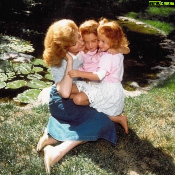 Arianna Huffington Instagram - One of my mother’s many gifts was her contagious ability to be in a constant state of wonder at the world around her. Whether she was washing dishes, feeding seagulls at the beach or reprimanding overworking businessmen, she maintained her sense of childlike wonder at life. And whenever I’d complain or was upset about something in my own life, my mother had the same advice: “Darling, just change the channel. You are in control of the clicker. Don’t replay the bad, scary movie.” Happy Mother’s Day to all mothers and mother-like figures, including my oldest daughter Christina! 💜
