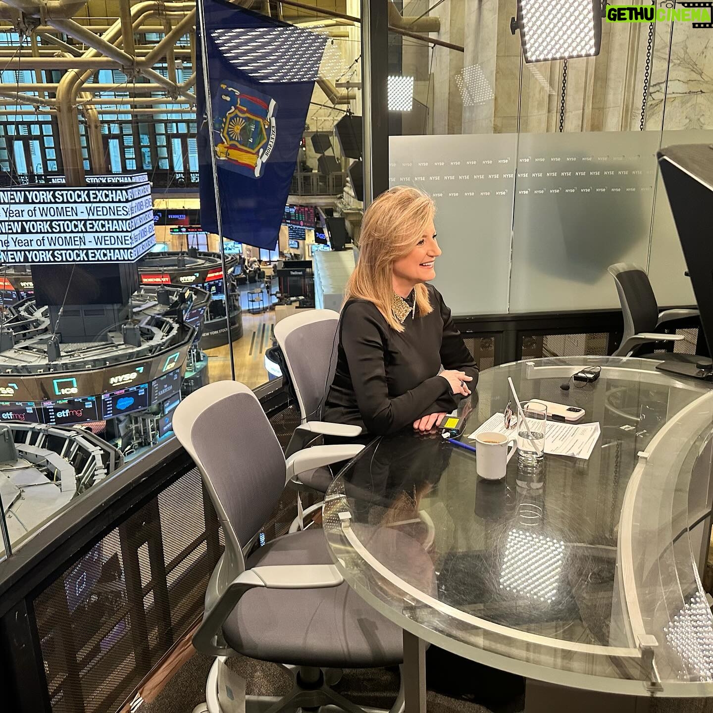 Arianna Huffington Instagram - Loved my conversation with Wall Street Journal editor-in-chief @emma_tucker2 at the @femalefoundersfund CEO Summit at the New York Stock Exchange. Emma’s advice for female founders and leaders? “Trust your boots,” which she explained is a “stand-in for your instinct or your plan”: “Put your boots on. Lean into them, and they’ll get you to the next hurdle.” Emma is the first female editor-in-chief of the @WSJ, and she stressed the importance of taking risks and being fearless, which doesn’t mean not having fears but simply not letting our fears stop us! Some other highlights from the day… Giving out gifts of a few of my books and our signature @Thrive “Onward, Upward, Inward” sweater in the greenroom. Ending my time at @NYSE doing an interview with @carohydetv for @Bloomberg TV (which airs tomorrow!). And loved running into @nelliediamond on the way out! #FFFCEOSummit