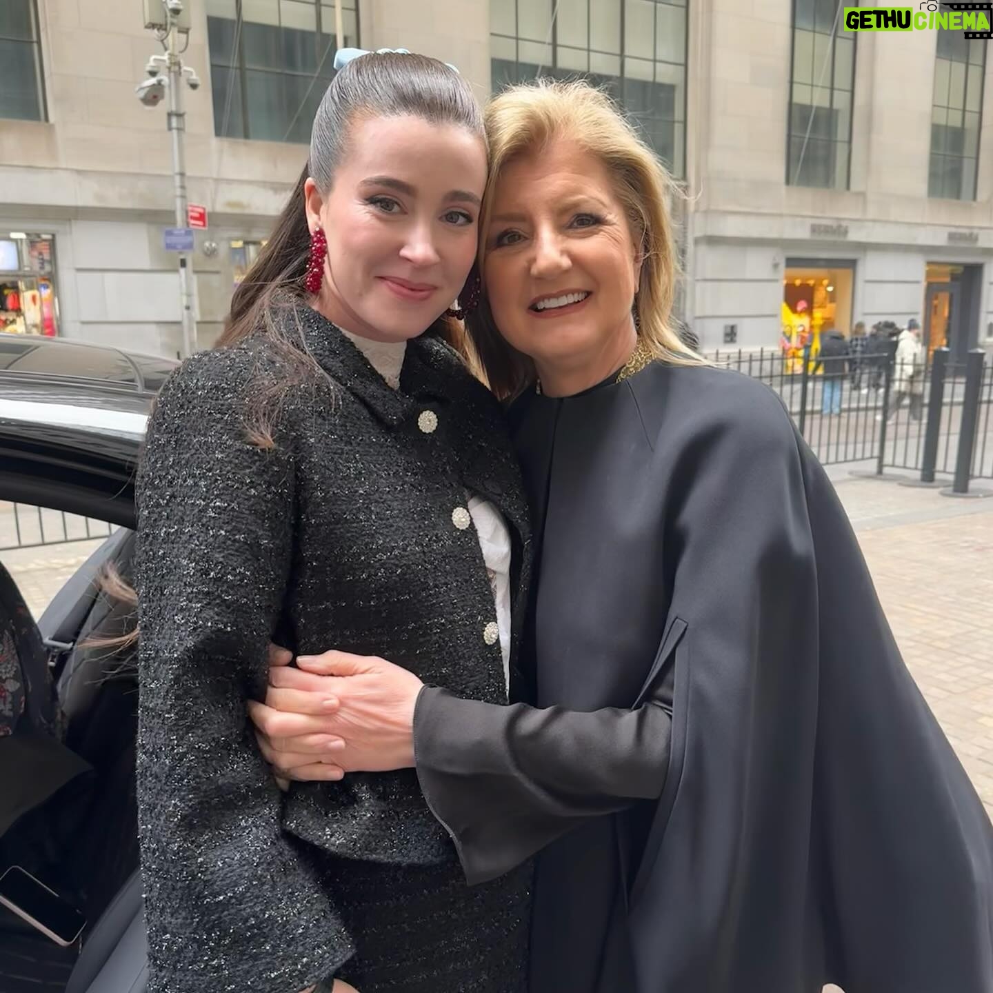Arianna Huffington Instagram - Loved my conversation with Wall Street Journal editor-in-chief @emma_tucker2 at the @femalefoundersfund CEO Summit at the New York Stock Exchange. Emma’s advice for female founders and leaders? “Trust your boots,” which she explained is a “stand-in for your instinct or your plan”: “Put your boots on. Lean into them, and they’ll get you to the next hurdle.” Emma is the first female editor-in-chief of the @WSJ, and she stressed the importance of taking risks and being fearless, which doesn’t mean not having fears but simply not letting our fears stop us! Some other highlights from the day… Giving out gifts of a few of my books and our signature @Thrive “Onward, Upward, Inward” sweater in the greenroom. Ending my time at @NYSE doing an interview with @carohydetv for @Bloomberg TV (which airs tomorrow!). And loved running into @nelliediamond on the way out! #FFFCEOSummit