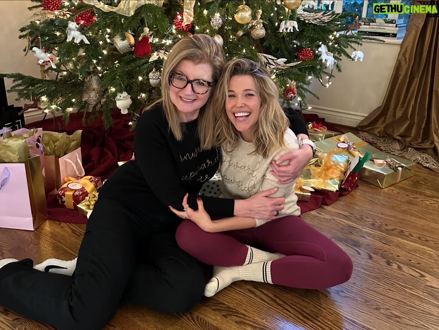 Arianna Huffington Instagram - Happy Circle-versary! It’s been such a gift being part of our @leaninorg Circle started a year ago by @SherylSandberg. It’s equal parts inspiration, encouragement, brainstorming, caring, support and love. And lasting friendships! 💜