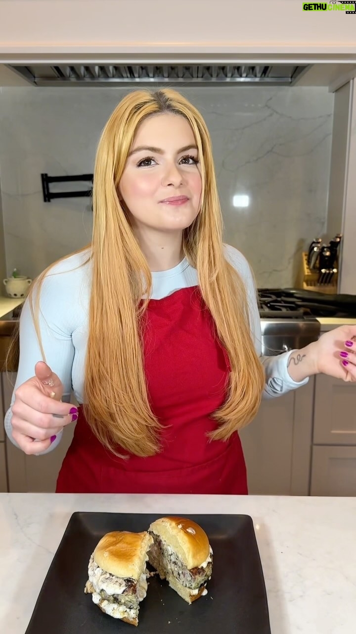 Ariel Winter Instagram - Mediterranean Turkey Burgers are on a regular rotation in our house. One of my favorites to make and a lot of my loved ones’ favorites too! Recipe below🍔 Turkey Burgers 1 lb organic ground turkey breast 1 red onion 1 block feta cheese 4 large cloves of garlic minced or finely diced Chopped fresh spinach 1 egg 1 cup panko Kalamata olives chopped Chopped fresh dill Dash of salt & lemon pepper Oregano Avocado oil Feta Dip Block of feta Plain Greek yogurt Sour cream Lemon juice Fresh dill Fresh garlic Oregano Parsley Salt Lemon pepper Dash of olive oil Honey to top Dice onion and garlic, and chop spinach, dill, Kalamata olives and feta. Add all to bowl, then add one egg & about a cup of panko (or more/less depending on how your burgers are feeling!). Add a dash of salt, lemon pepper & a bigger dash of oregano. Add in turkey and mix very well with hands to fully combine. Tear a few large squares of plastic wrap & put each formed burger patty on the squares. Wrap and freeze or refrigerate the ones you aren’t making right away. This recipe makes about 4 burgers. Heat avocado oil in a pan and add turkey burgers on medium. Cook for about 4-5 minutes on each side or until internal temperature reaches 165 degrees. I sometimes like to cover the pan while they cook 😊 Remove & serve on a bun of your choice! My burger vibe is: bottom bun with hummus & tzatziki and then burger and then feta dip and then top bun!!!🤤 #easydinnerideas #turkeyburgers #dinnerrecipe