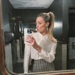 Arielle Vandenberg Instagram - Let’s hear a round of applause for the pony! 👏🏼 👏🏼
