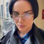 Arisa Instagram - Spoilera e confondi. Mi penso libera perché lo sono. Sai quante volte torno a casa e mi manca tutto? Mi abbraccio. Il giorno dopo è un altro, cammino più veloce. Il cielo è solo mio quando lo guardo. Mi fermo dove voglio. Scelgo. E sono liberaaaaaaa.