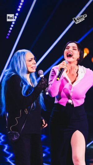 Arisa Instagram - Quale modo migliore di celebrare la Festa della Donna se non con un duetto tutto al femminile, con @loredanaberteofficial e @arisamusic sulle note di “Dedicato”. 💛 #TheVoiceSenior