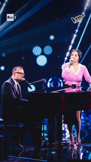 Arisa Instagram - @gigidalessioreal e @arisamusic cantano a #TheVoiceSenior la canzone preferita di @antoclerici “ Una lunga storia d’amore” ed è subito: MAGIA!