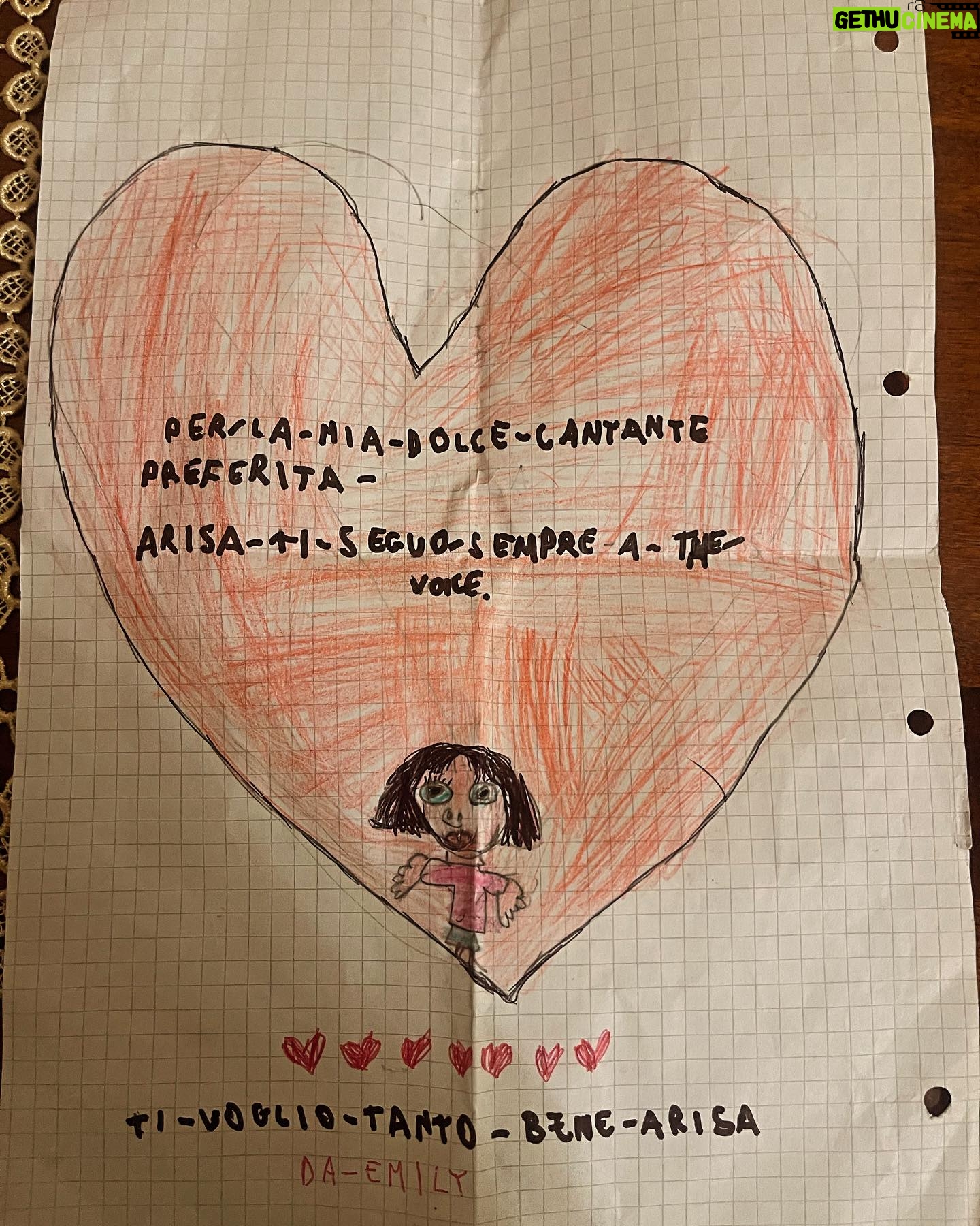 Arisa Instagram - Cari amici di #Sessaurunca, tutti i Km che ho percorso per venirvi a trovare ne sono valsi la pena. Mi avete dato tanto affetto e tanto coraggio. Siete bellissimi! Vi auguro tante cose belle ❤️ #chbbllezz 🧩